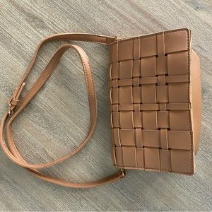 The Lifestyle Collection Tan Crossbody Shoulder Bag Purse 8x6x3 Rn 157656